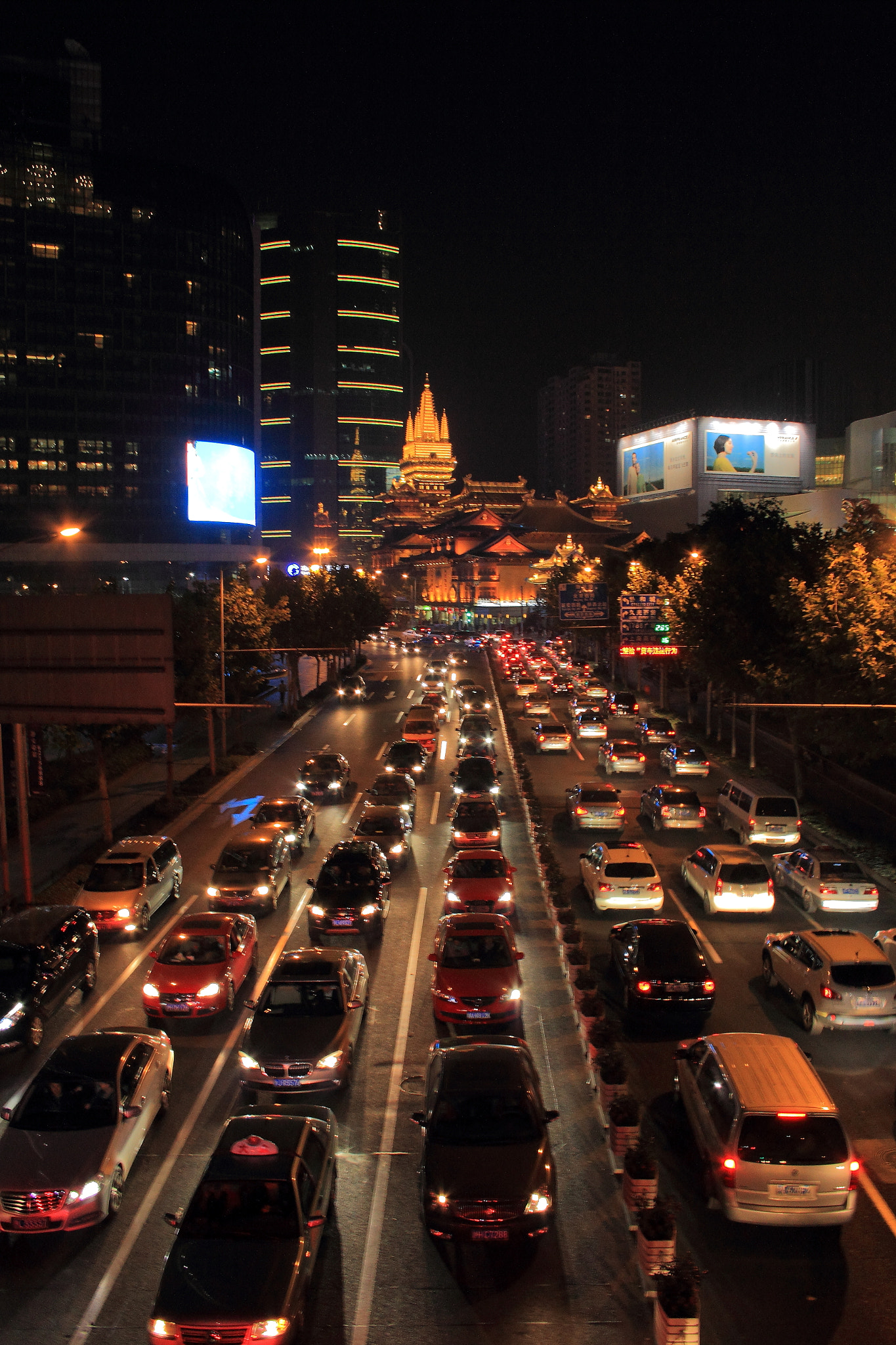 Canon EF-S 18-55mm F3.5-5.6 II sample photo. Shanghai crosstown traffic photography