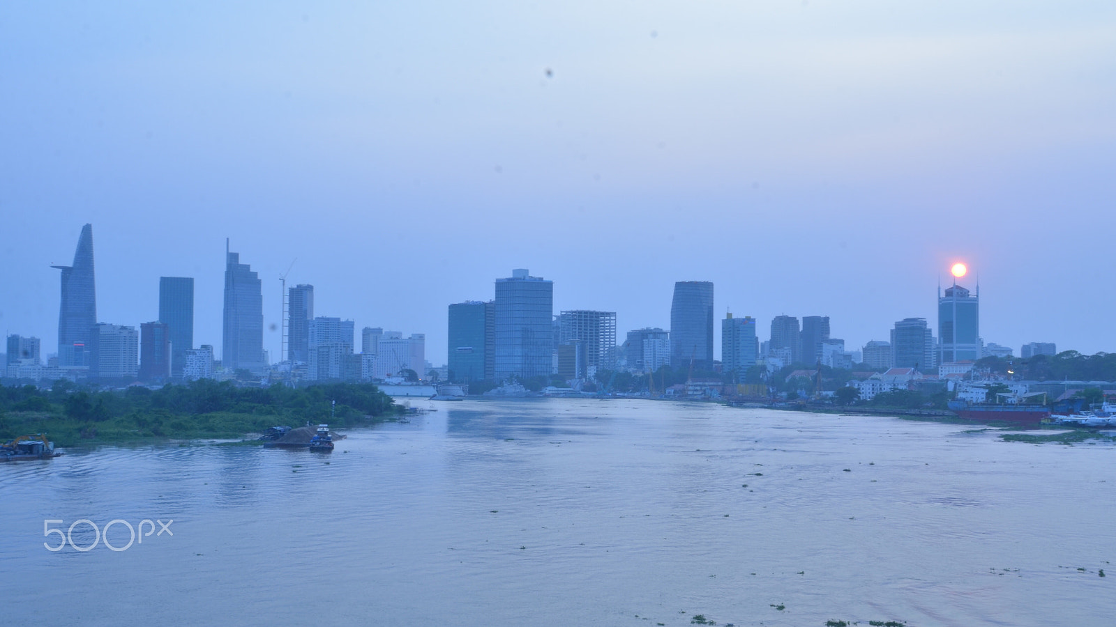 Nikon D7000 + Nikon AF Nikkor 24mm F2.8D sample photo. Hochiminh city photography