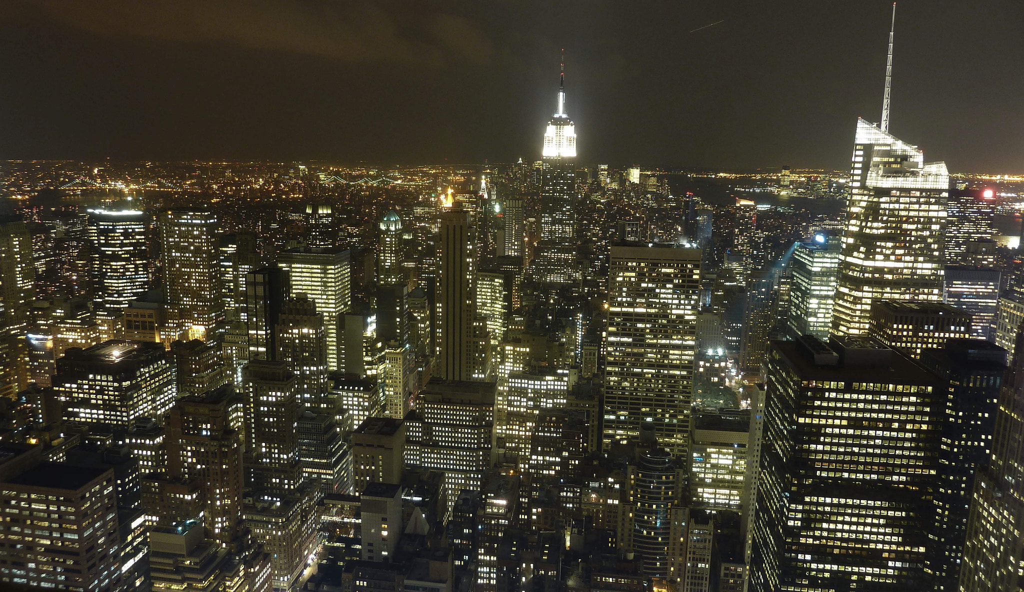 Panasonic Lumix DMC-ZS5 (Lumix DMC-TZ8) sample photo. Empire (state) flashes bright photography