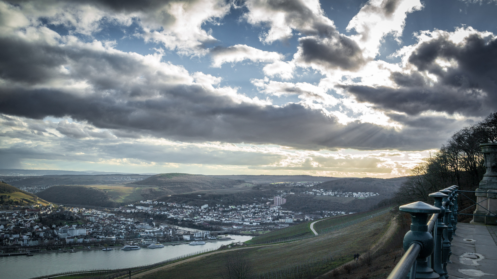 Samsung NX300 + Samsung NX 18-55mm F3.5-5.6 OIS sample photo. Niderwalddenkmal photography