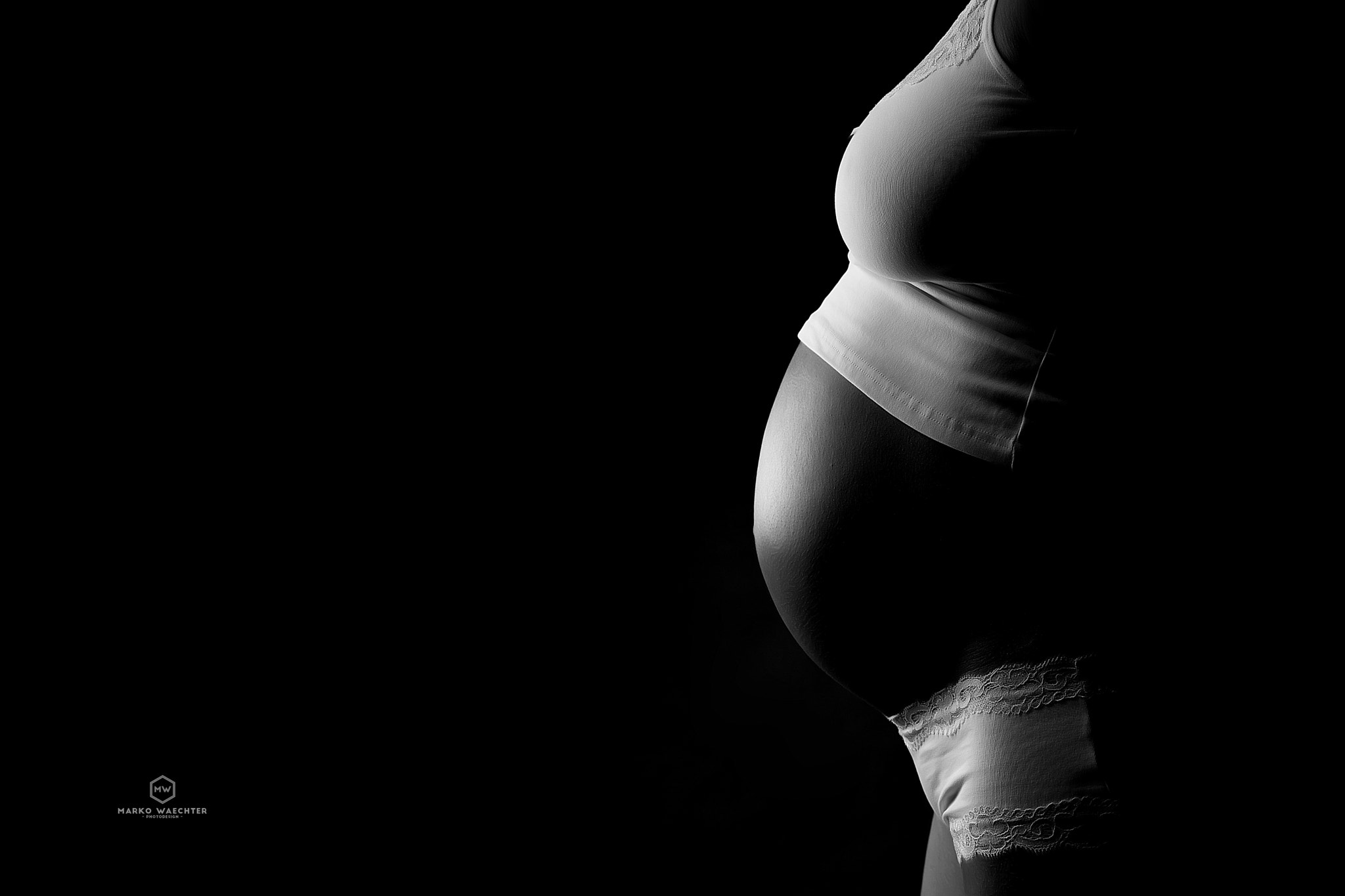 ZEISS Batis 85mm F1.8 sample photo. Baby inside photography