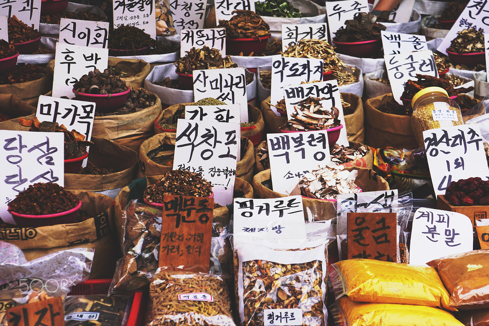 Sony a6000 + Sony E 18-55mm F3.5-5.6 OSS sample photo. Traditional korean herb photography