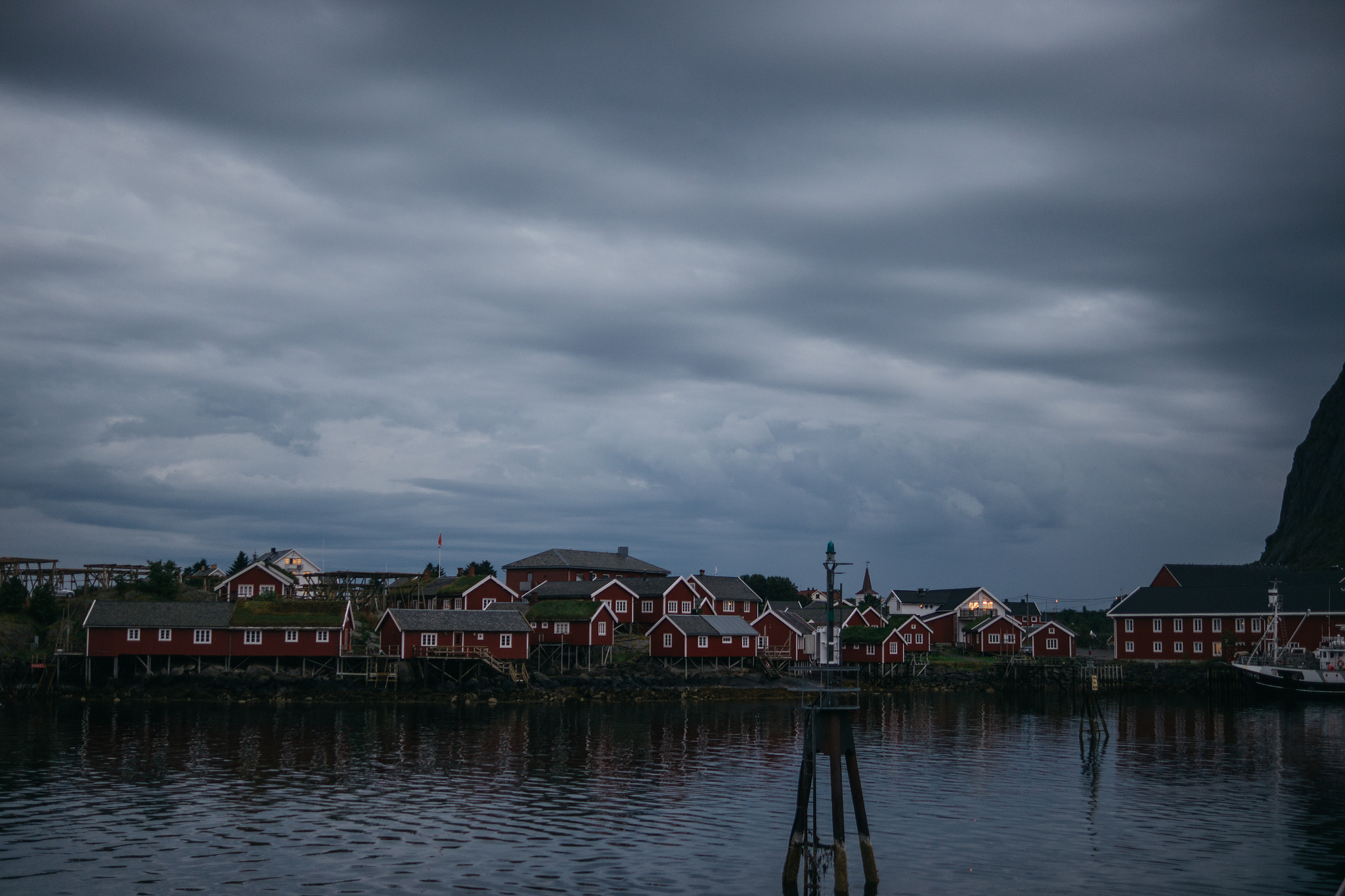 Panasonic Lumix DMC-GH2 + Panasonic Leica DG Summilux 25mm F1.4 II ASPH sample photo. Reine, lofoten photography