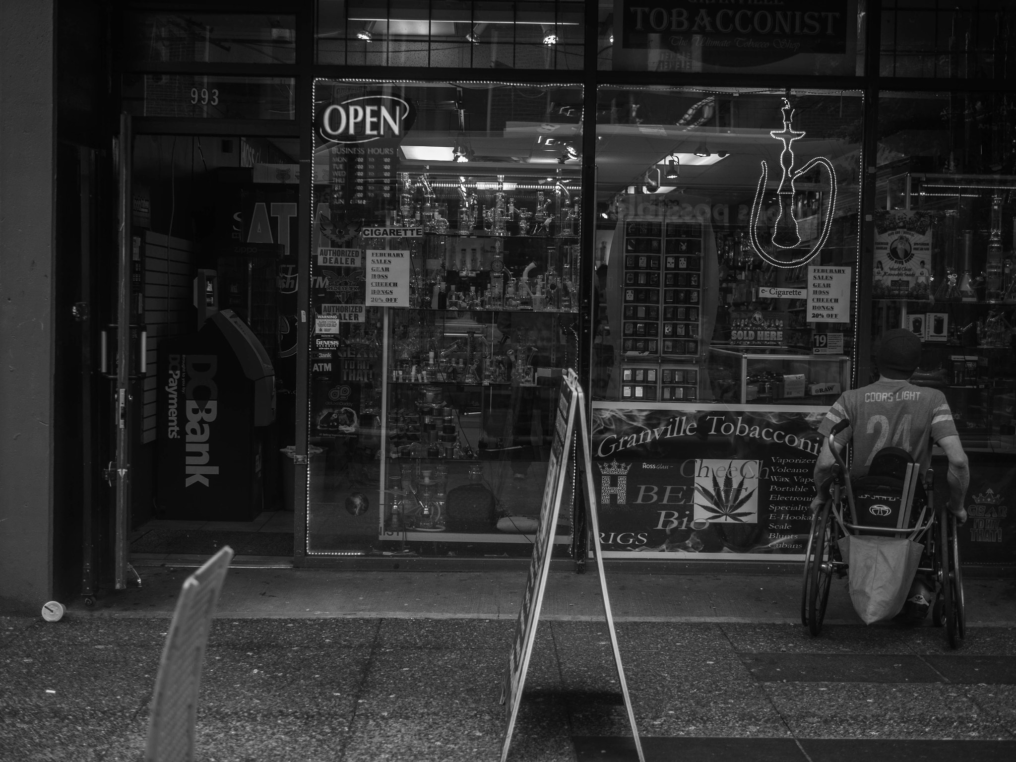 Panasonic Leica DG Summilux 25mm F1.4 II ASPH sample photo. Vancouver street photo photography