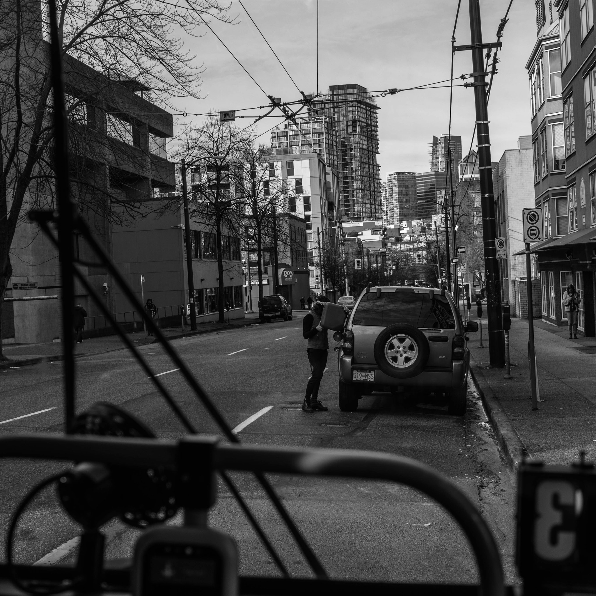 Olympus OM-D E-M5 + Panasonic Leica DG Summilux 25mm F1.4 II ASPH sample photo. Vancouver street photo photography