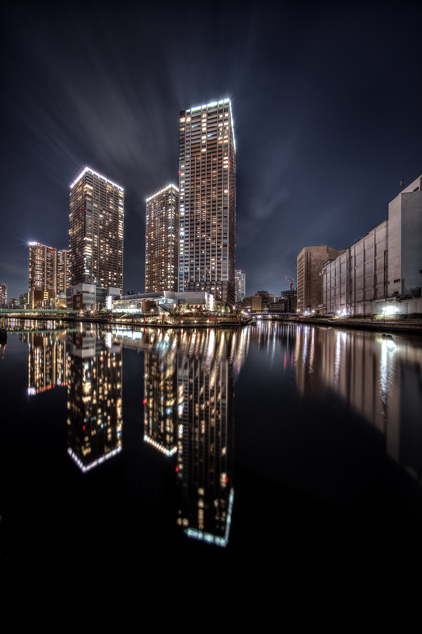 Voigtlander HELIAR-HYPER WIDE 10mm F5.6 sample photo. Water city photography