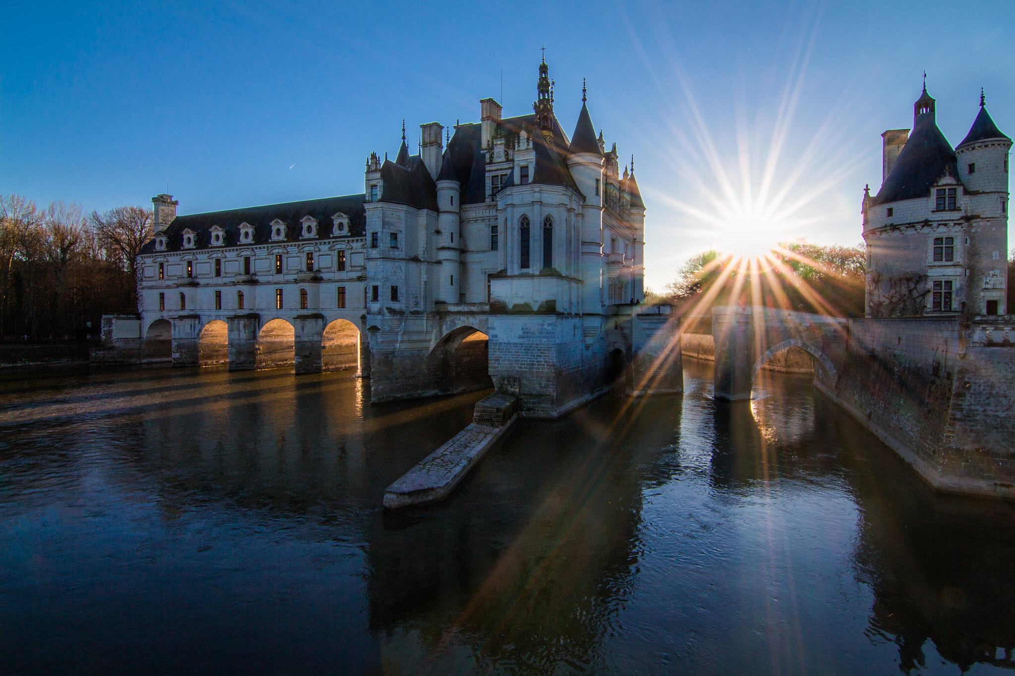 Canon EOS 700D (EOS Rebel T5i / EOS Kiss X7i) + Tokina AT-X Pro 11-16mm F2.8 DX sample photo. Sunset on chenonceau photography