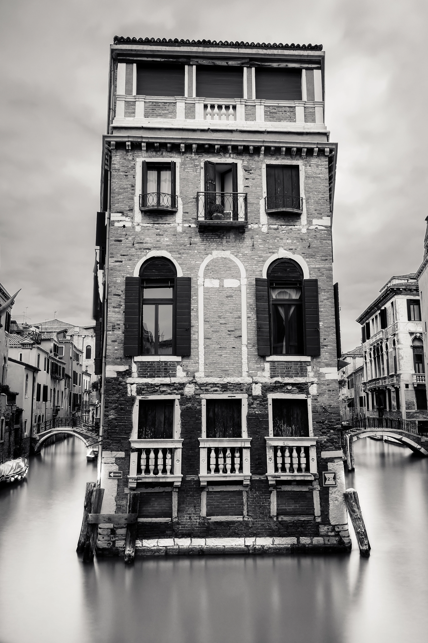 Fujifilm X-E2S + Fujifilm XF 18-55mm F2.8-4 R LM OIS sample photo. Palazzo tetta photography