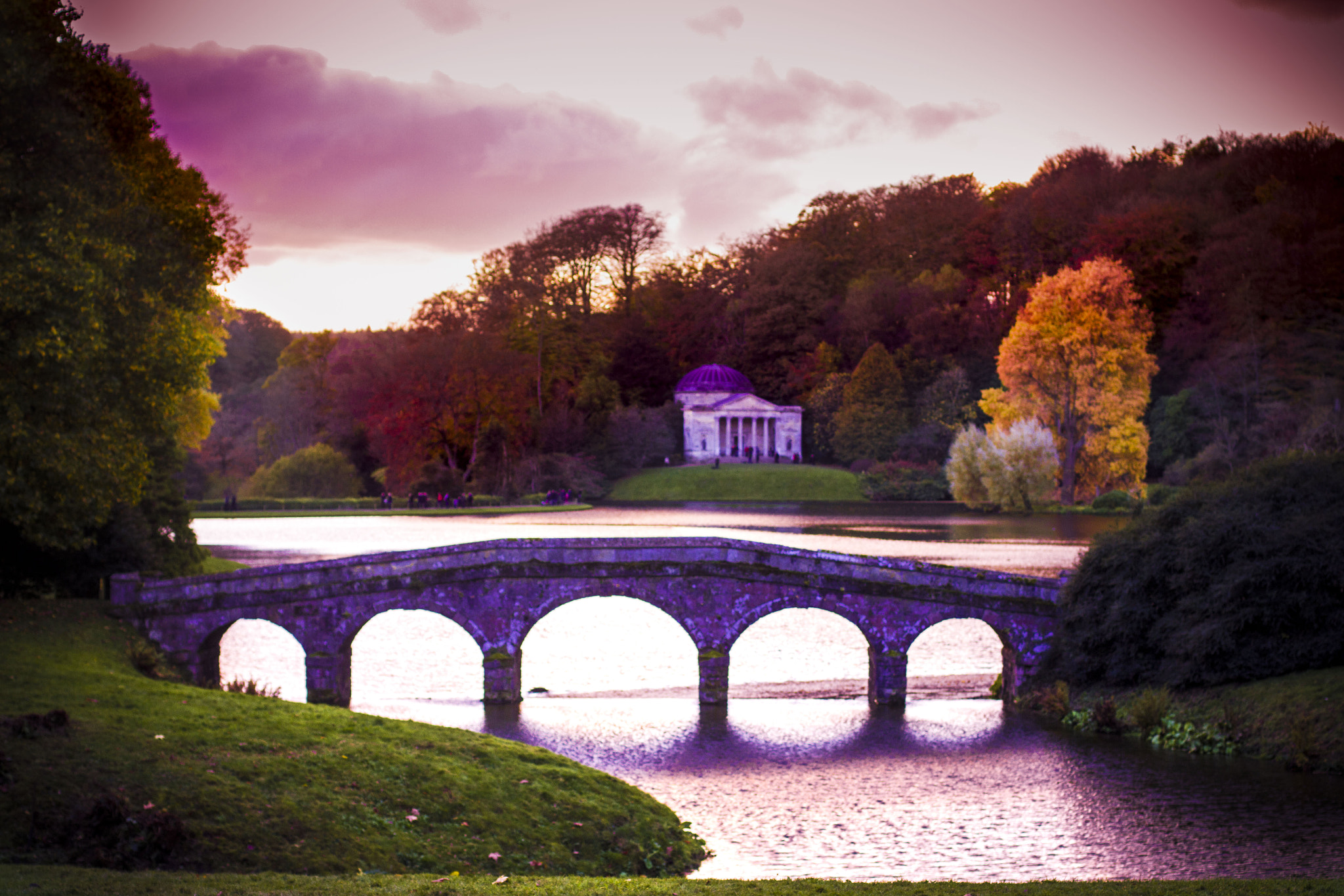 Canon EOS 550D (EOS Rebel T2i / EOS Kiss X4) + Canon EF 50mm F1.4 USM sample photo. Evening in stourhead photography