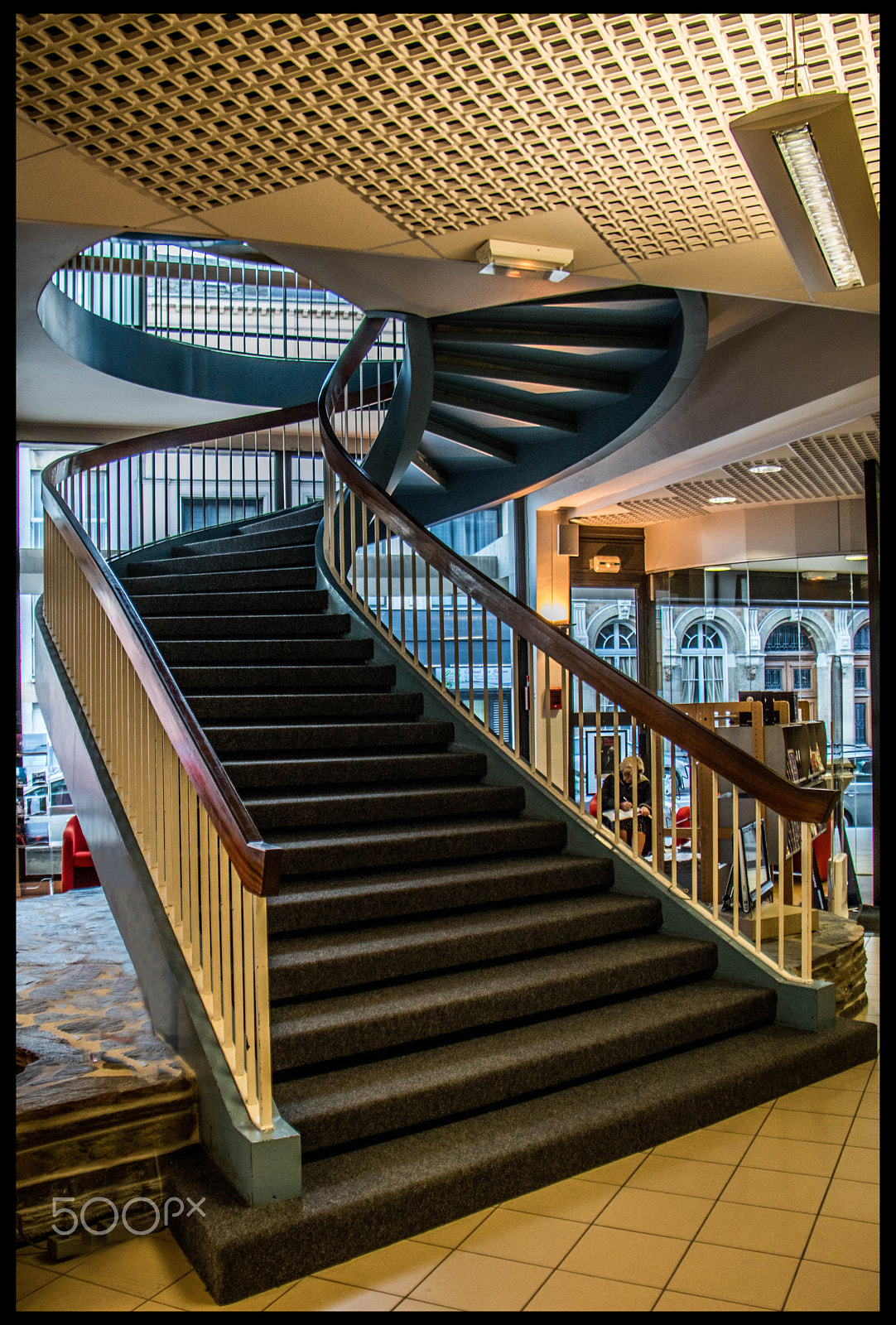 Canon EF-S 18-200mm F3.5-5.6 IS sample photo. Escalier salacrou photography