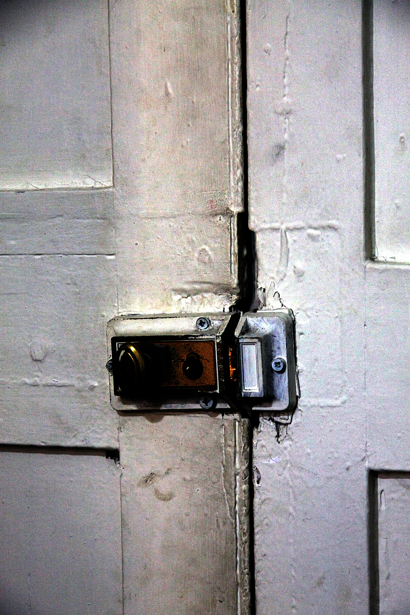 Canon EF-S 17-85mm F4-5.6 IS USM sample photo. The safety lock of my hotel room in malta photography