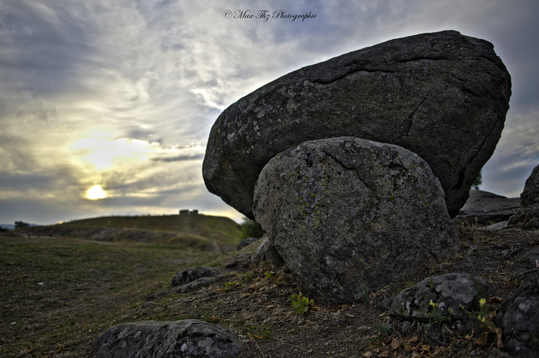 Nikon AF-S Nikkor 24mm F1.8G ED sample photo. Du haut de son rocher photography