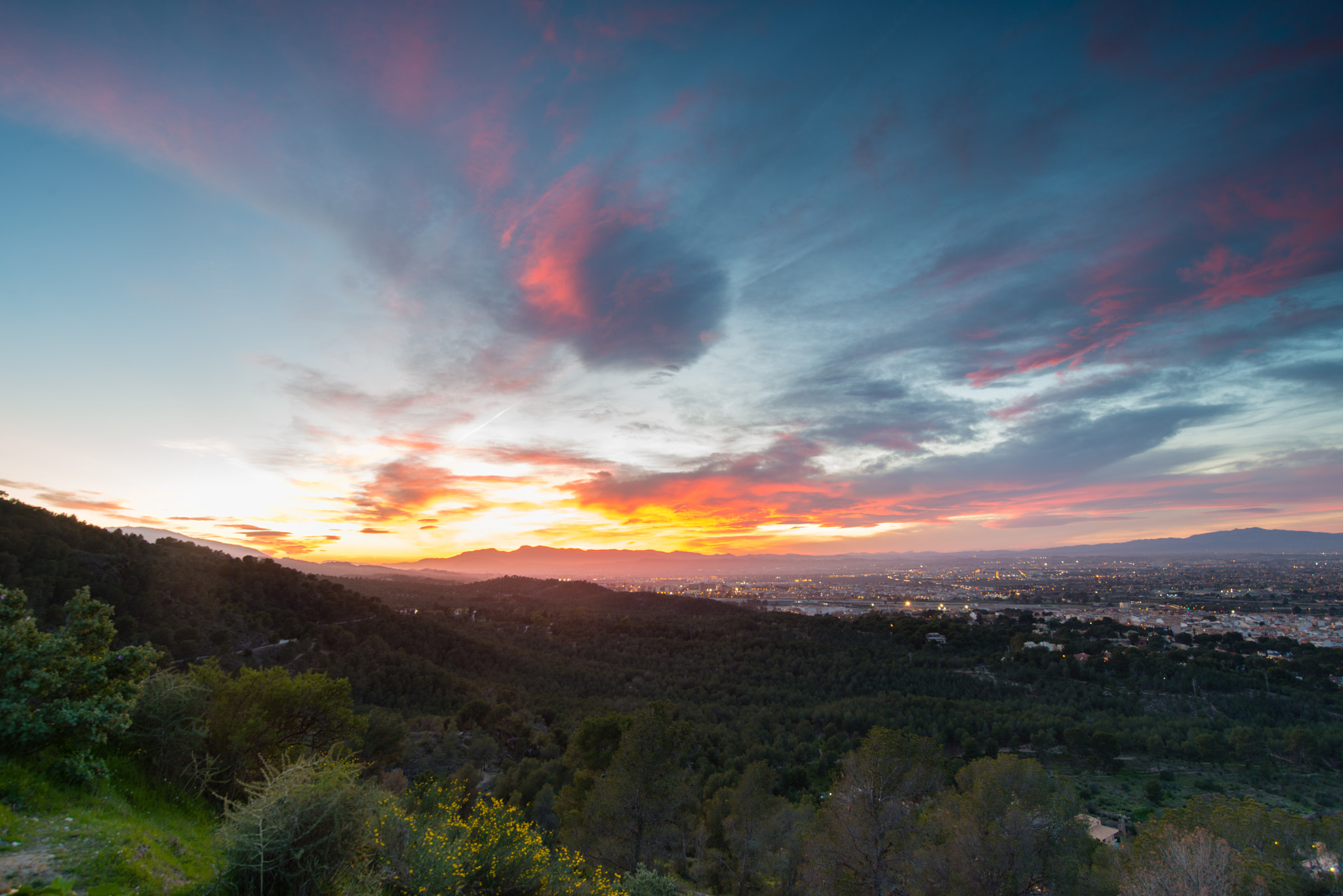 Nikon D800 + Nikon AF-S Nikkor 18-35mm F3.5-4.5G ED sample photo. Atardecer desde castillo de la luz photography