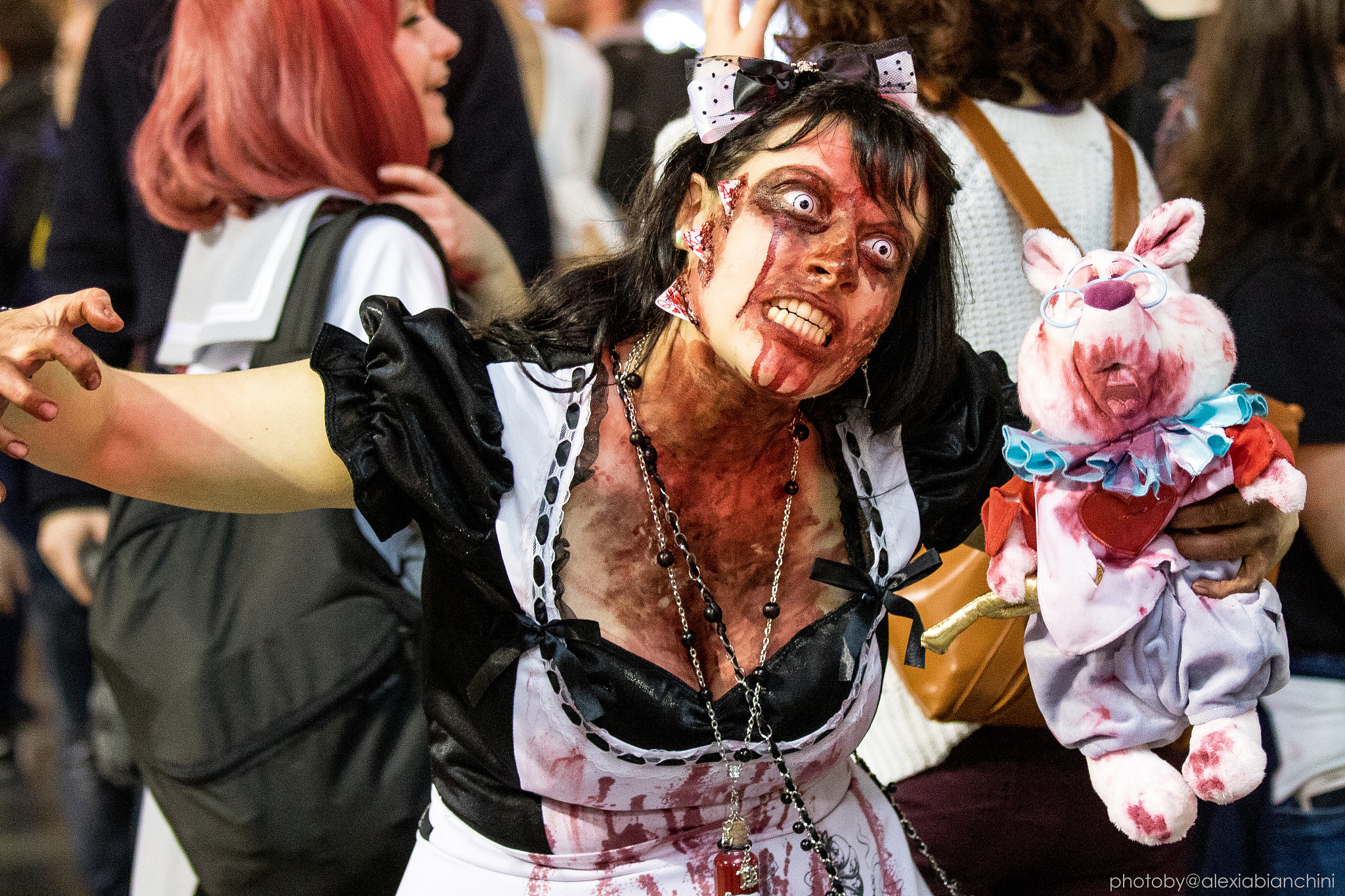 Canon EF 70-200mm F4L IS USM sample photo. Cosplay alice in zombieland photography