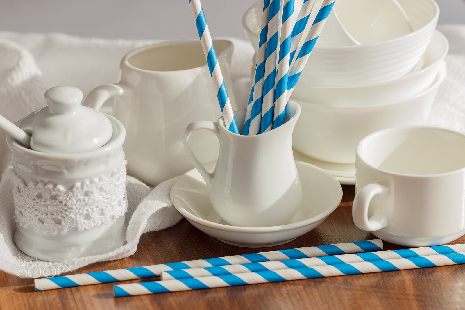 Canon EOS 600D (Rebel EOS T3i / EOS Kiss X5) + Canon EF 85mm F1.8 USM sample photo. Set of white empty tableware on the wooden background photography