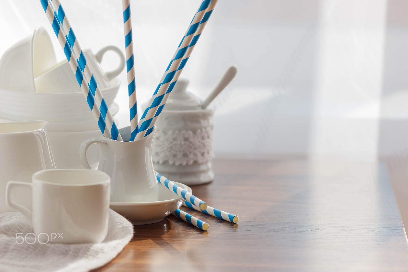 Canon EOS 600D (Rebel EOS T3i / EOS Kiss X5) + Canon EF 85mm F1.8 USM sample photo. Set of white empty tableware on the wooden background photography