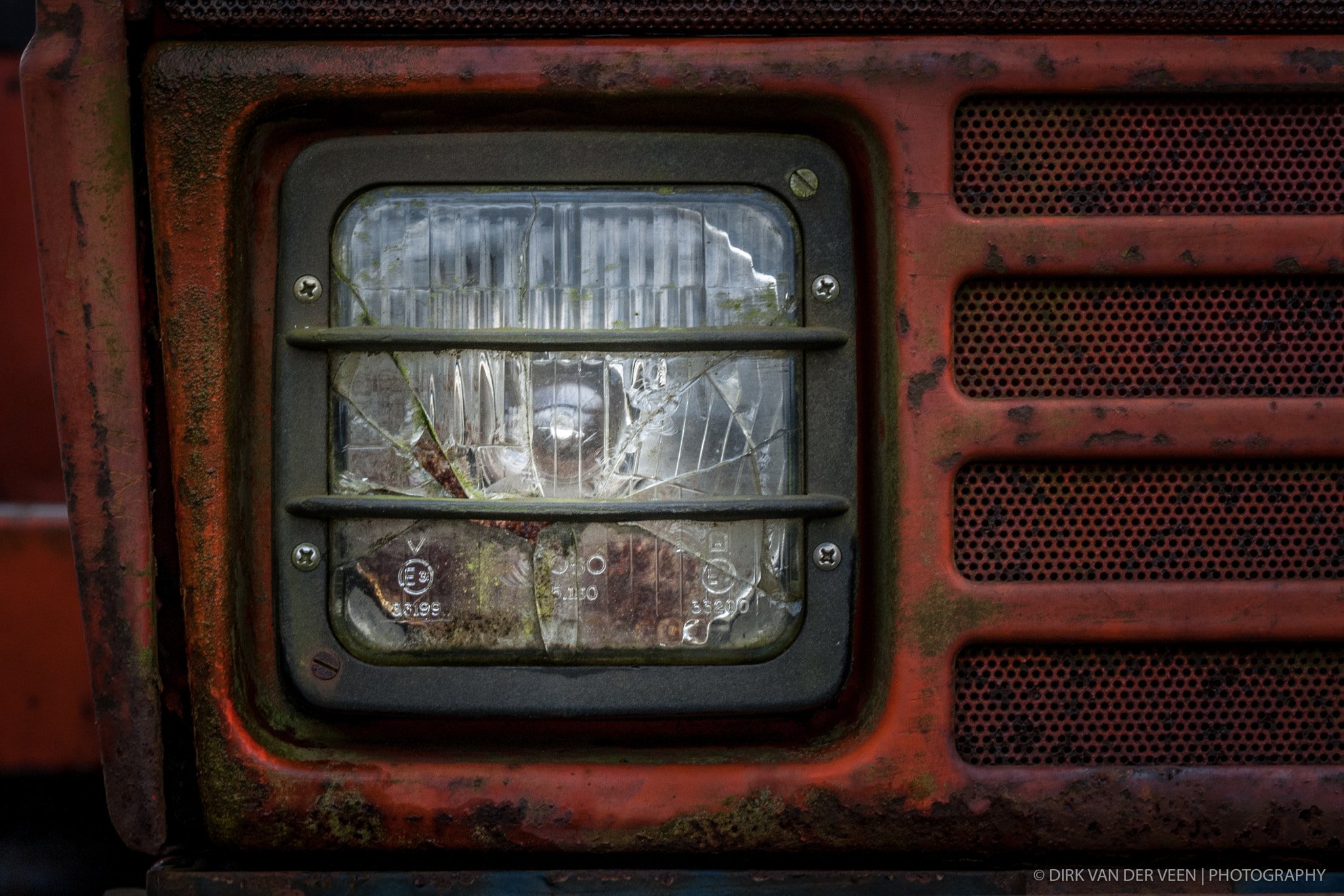 Canon EF 100mm F2.8L Macro IS USM sample photo. "broken..." photography