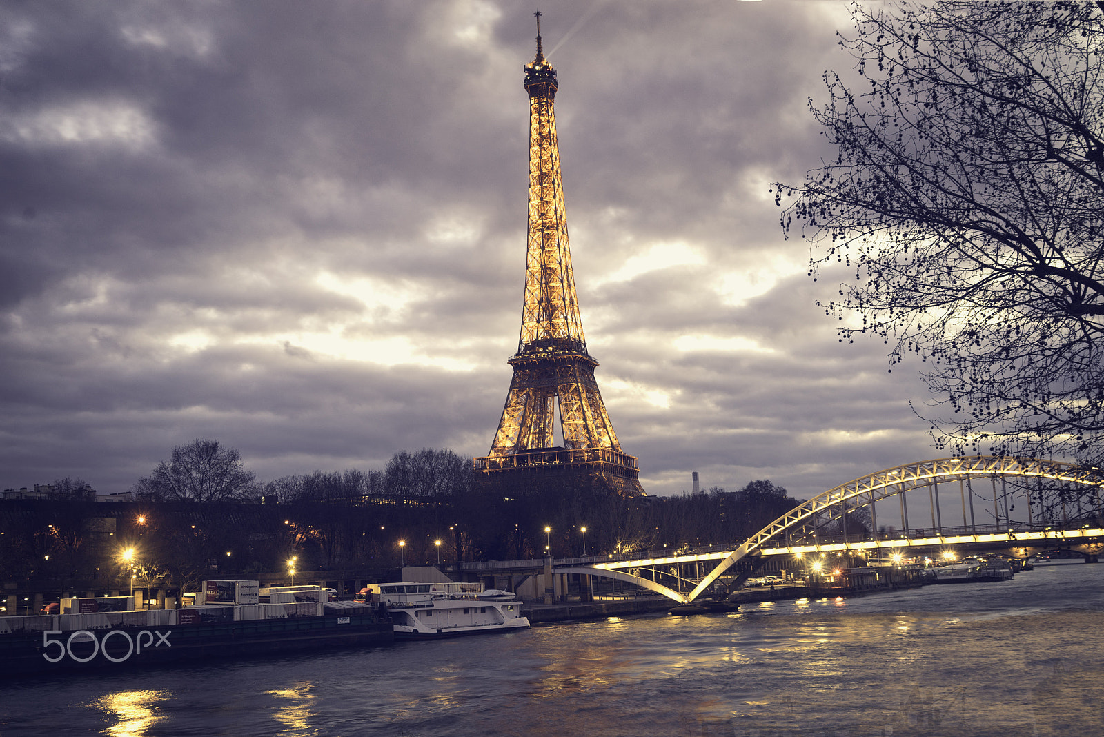 Sony a7R + Sony Sonnar T* FE 35mm F2.8 ZA sample photo. Eiffel tower photography