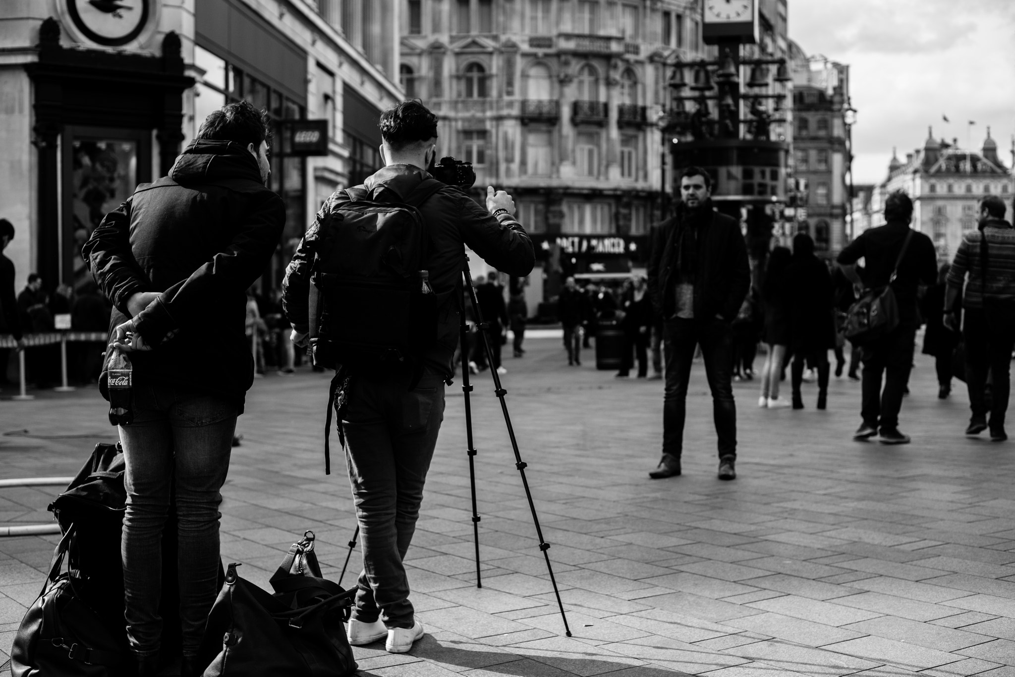 E 50mm F2 sample photo. The watcher photography