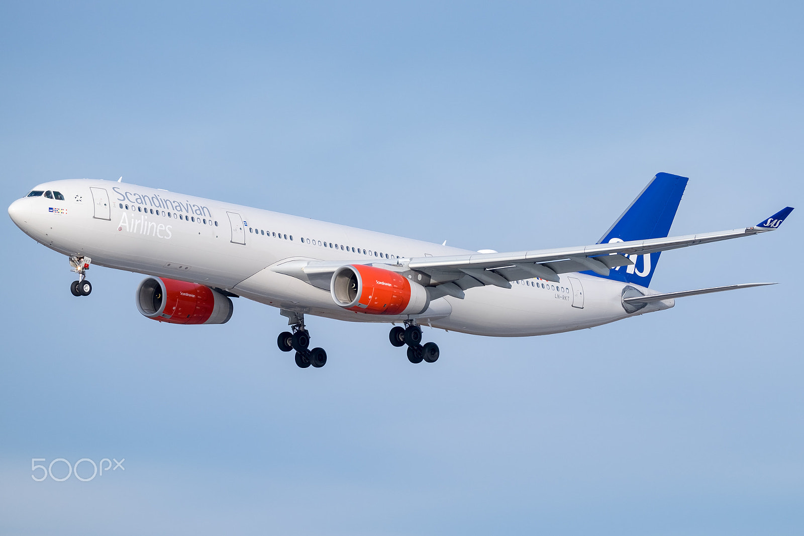 Fujifilm XF 100-400mm F4.5-5.6 R LM OIS WR sample photo. Sas airbus a330 landing photography