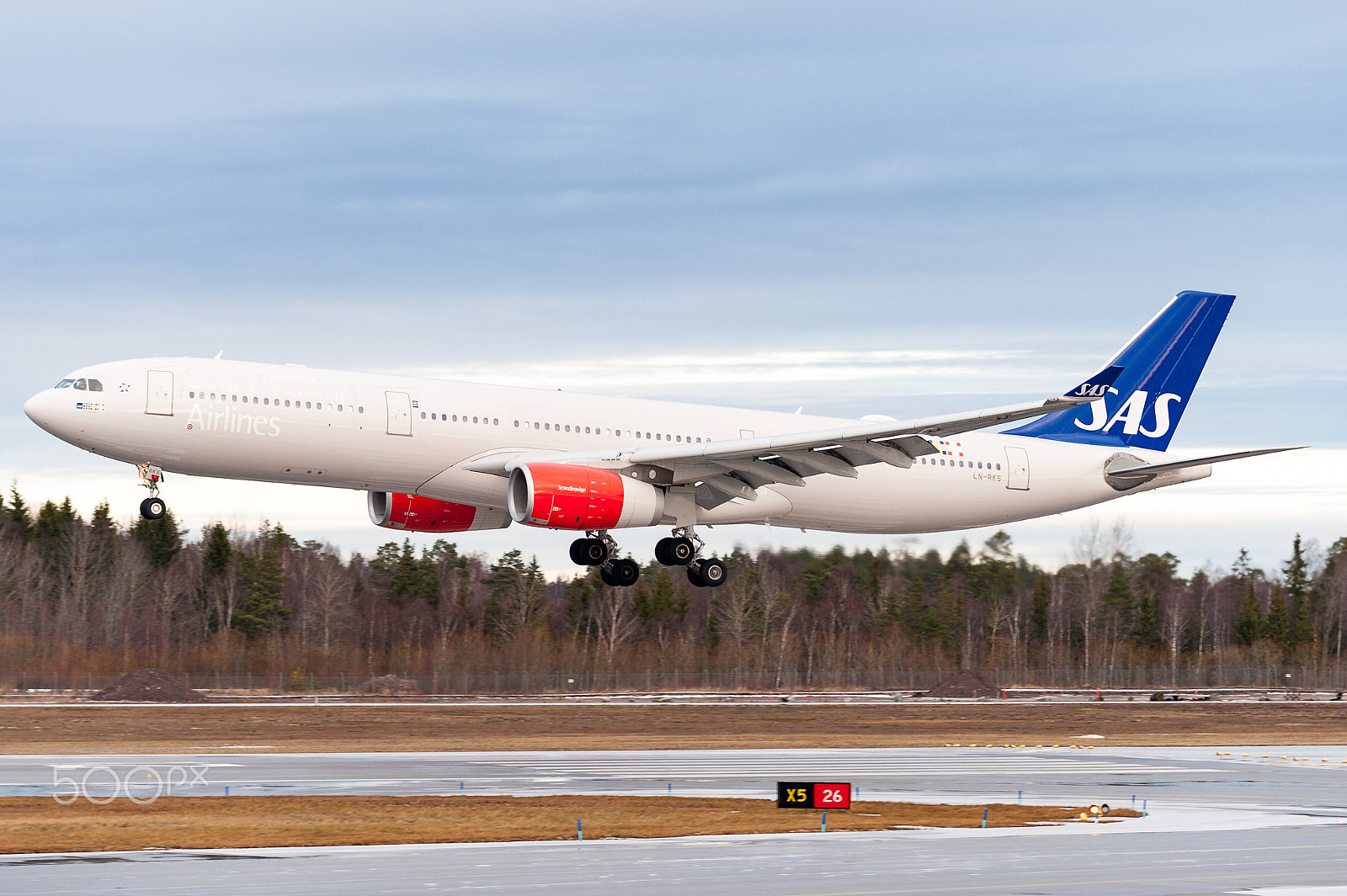 Nikon AF-S Nikkor 70-200mm F4G ED VR sample photo. Sas a330 landing photography