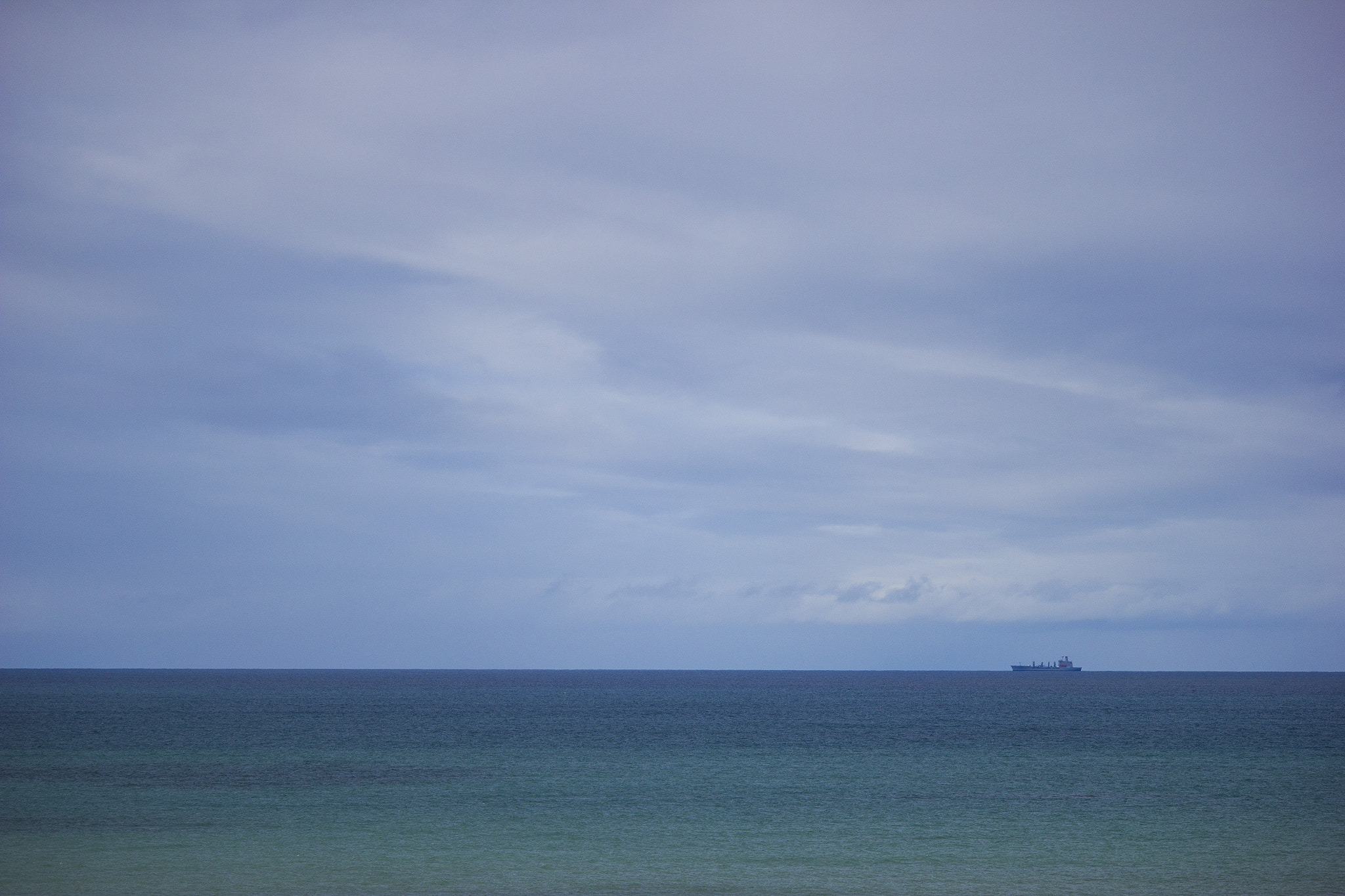 Canon EF-S 55-250mm F4-5.6 IS sample photo. Ship on the ocean horizon photography