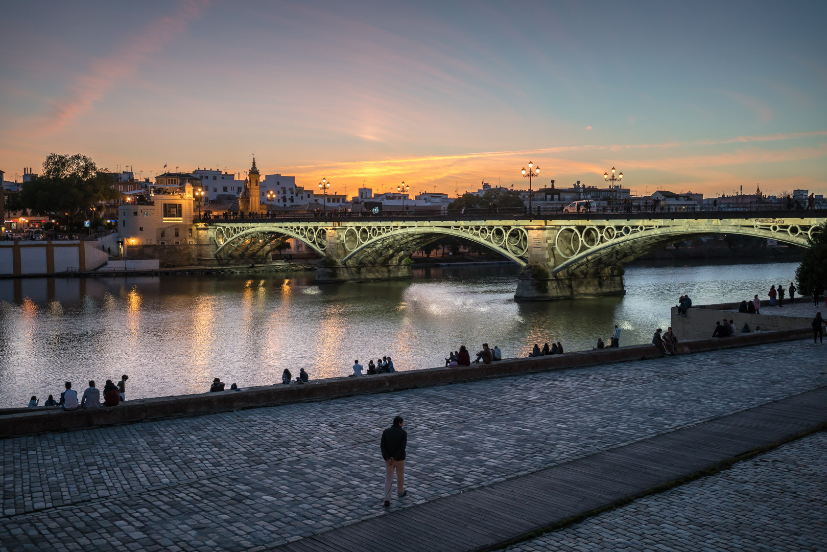 Sony a7R II + Sony Sonnar T* FE 35mm F2.8 ZA sample photo. El puente a triana photography