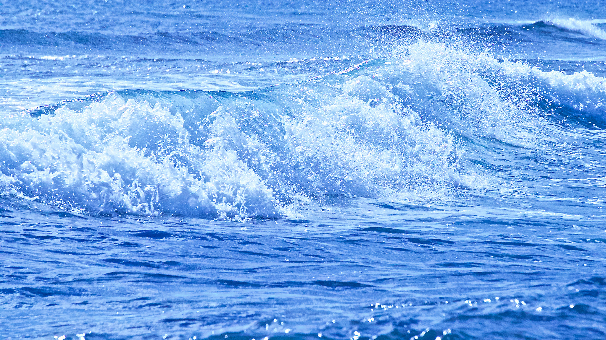 Sony a7S + Sony E 55-210mm F4.5-6.3 OSS sample photo. A wave in kauai photography