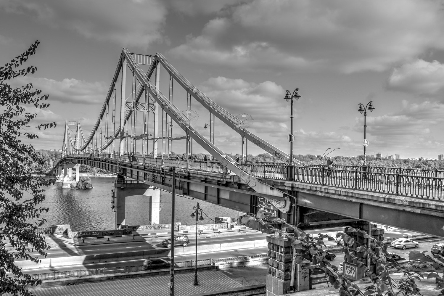 Canon EF-S 17-85mm F4-5.6 IS USM sample photo. Parkovy (pedestrian) bridge photography