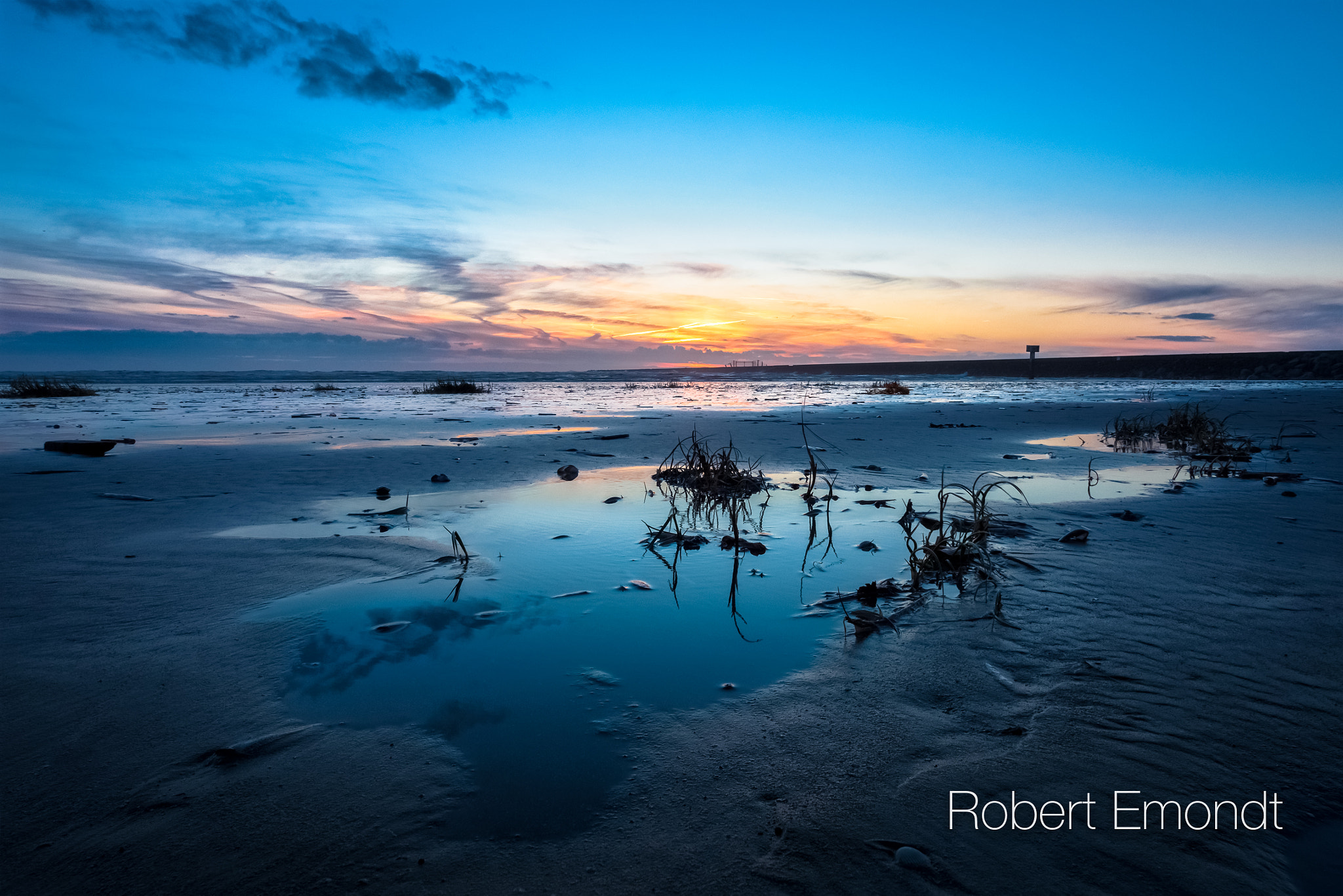 Olympus OM-D E-M10 + OLYMPUS M.12mm F2.0 sample photo. Twilight reflections photography