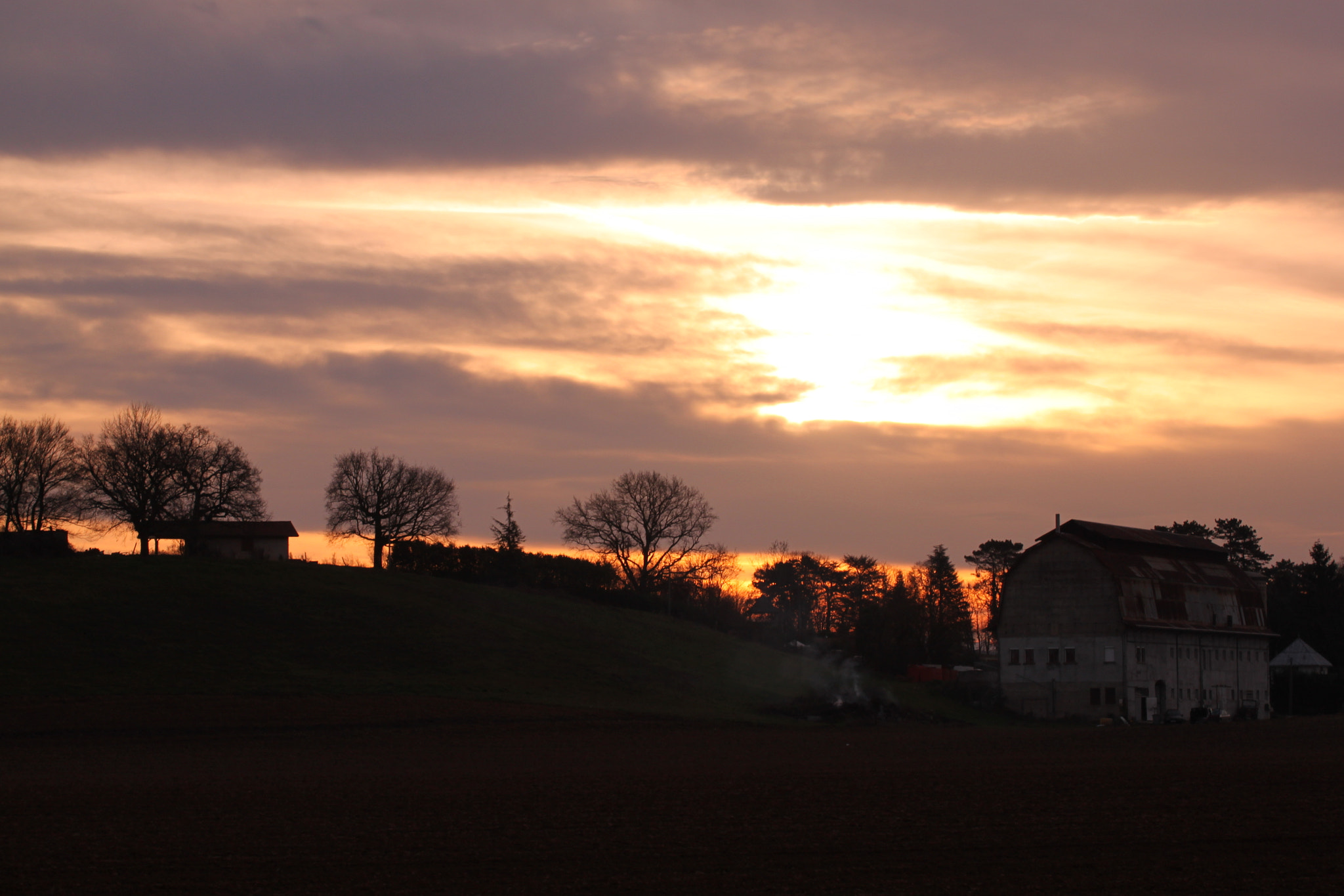 Tamron SP 35mm F1.8 Di VC USD sample photo. Soleil levant sur la ferme americaine photography