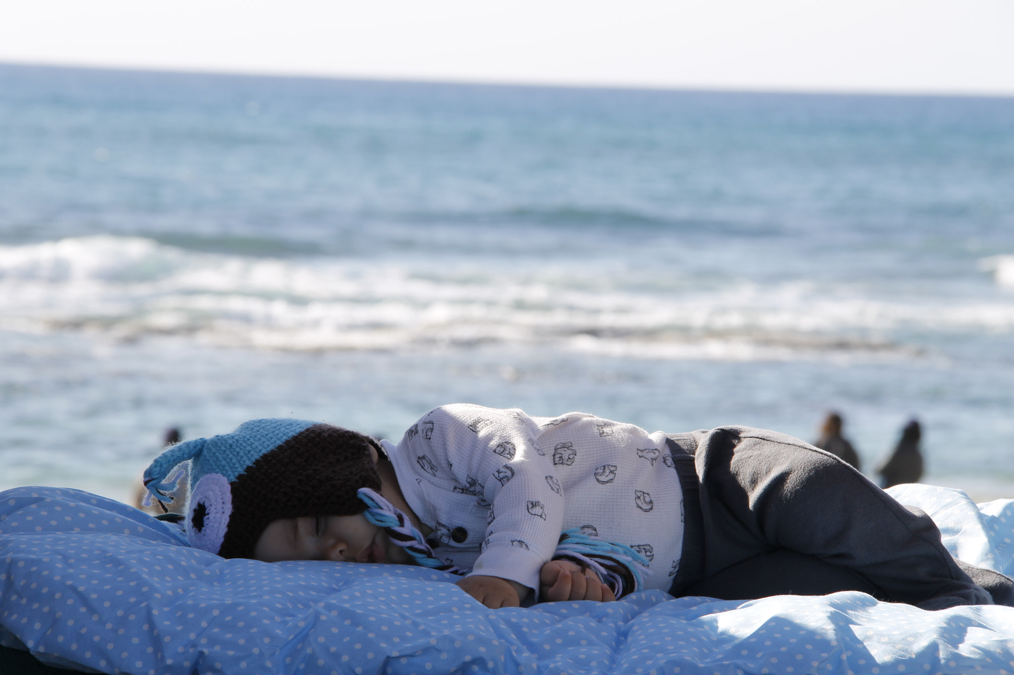 Canon EF-S 18-200mm F3.5-5.6 IS sample photo. A day by the sea with a lot of sun photography
