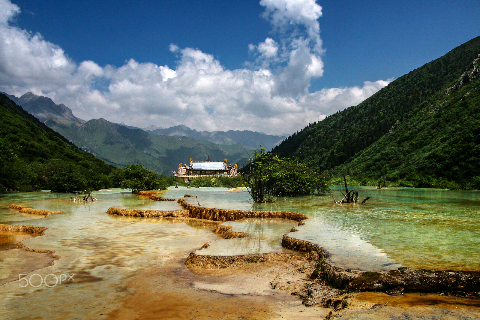 Canon EF-S 17-85mm F4-5.6 IS USM sample photo. Huanglong temple photography