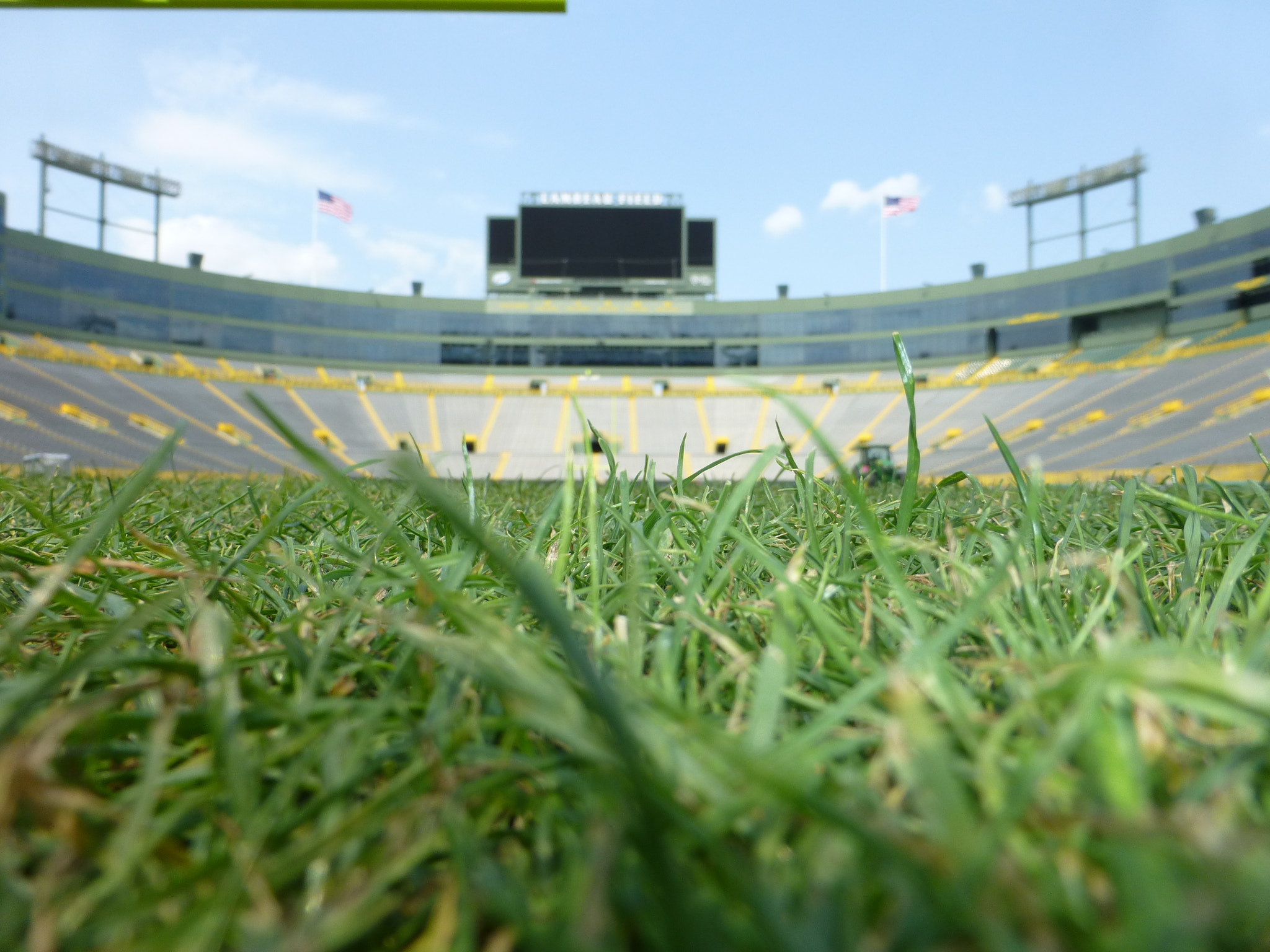 Panasonic DMC-TZ31 sample photo. Field level - lambeau field green bay packers photography