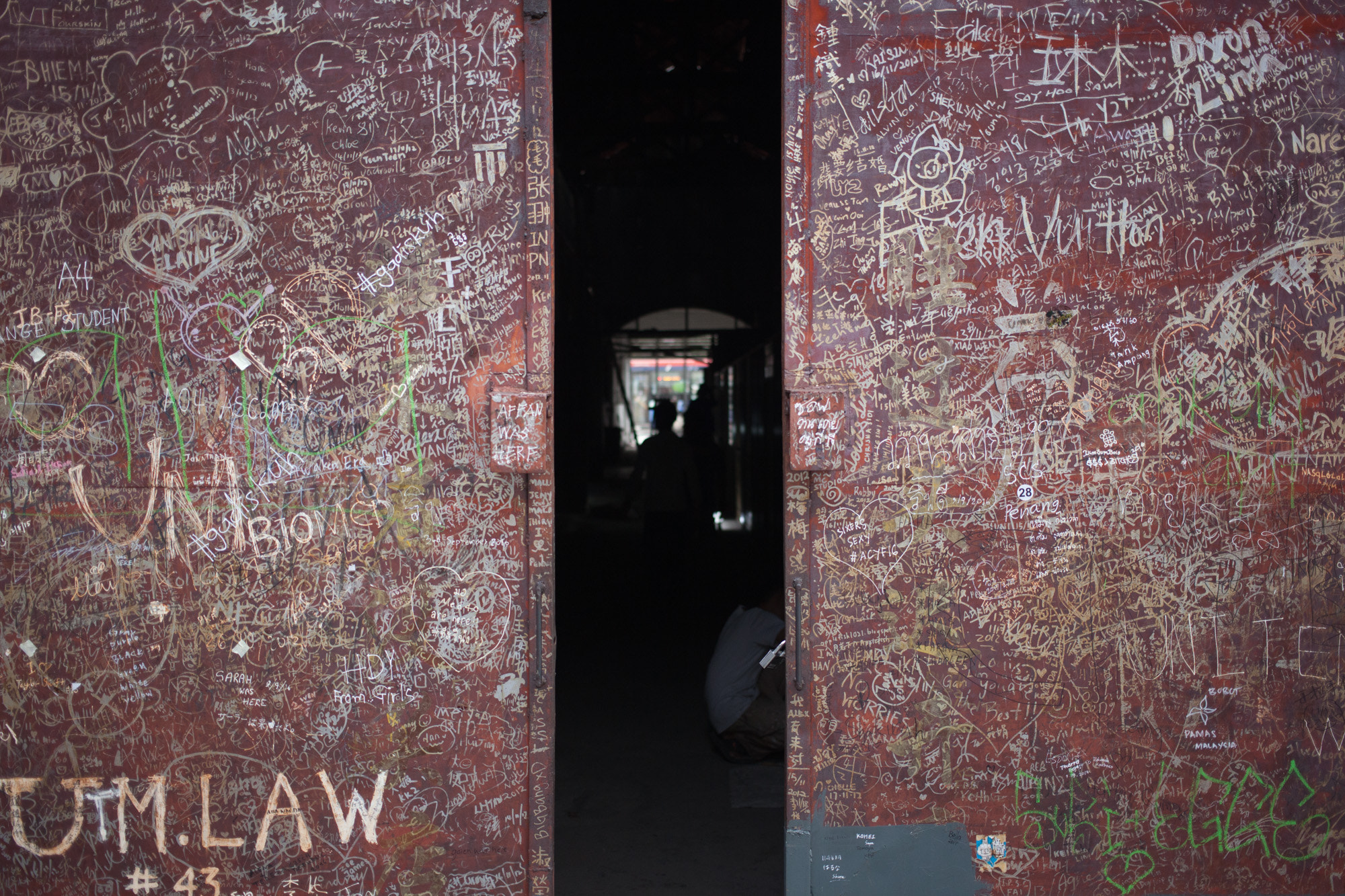 Canon EF 40mm F2.8 STM sample photo. "scratch your name here" photography