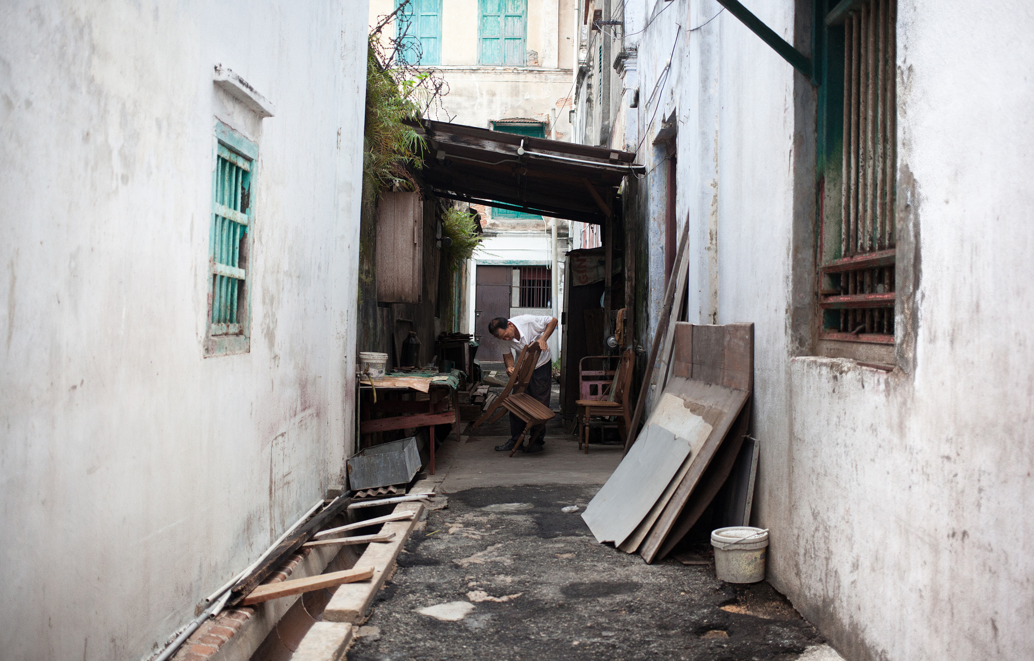Canon EOS 5D Mark II sample photo. Man at work @ george town, malaysia photography