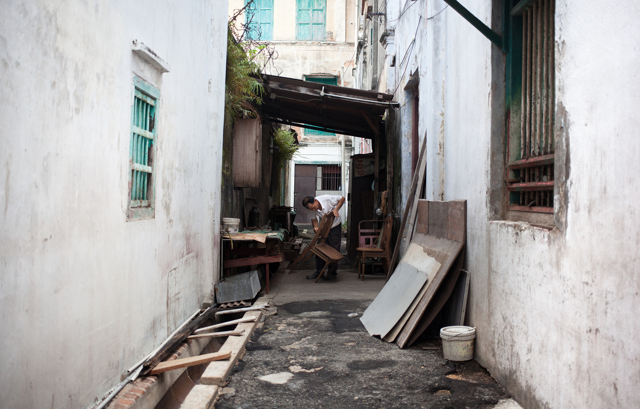 Canon EF 40mm F2.8 STM sample photo. Man at work @ george town, malaysia photography
