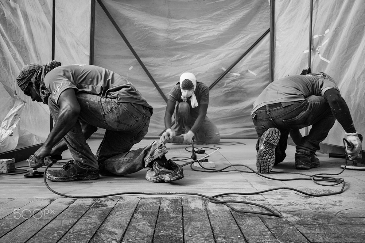 Summicron-M 1:2/35 ASPH. sample photo. Man at work photography