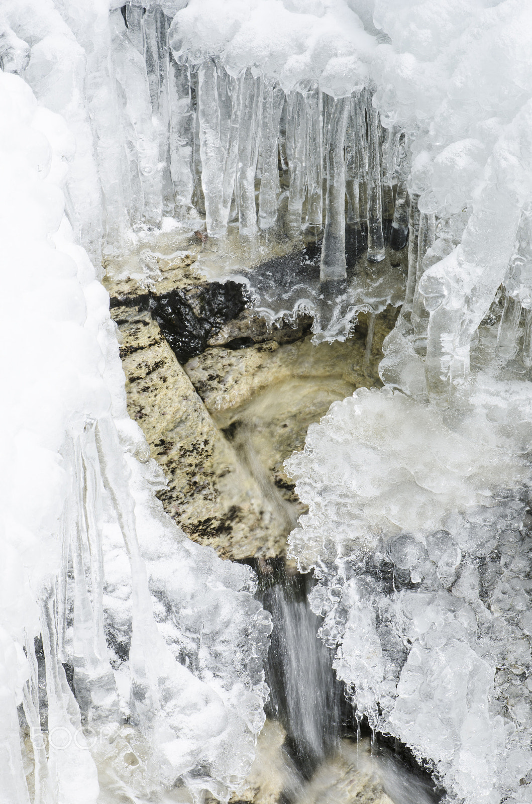 Nikon AF-S Nikkor 70-200mm F2.8G ED VR II sample photo. Icicles by the creek photography