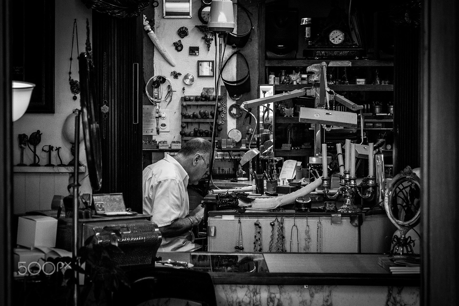 Sony a6000 + Sony E 18-55mm F3.5-5.6 OSS sample photo. The workshop photography