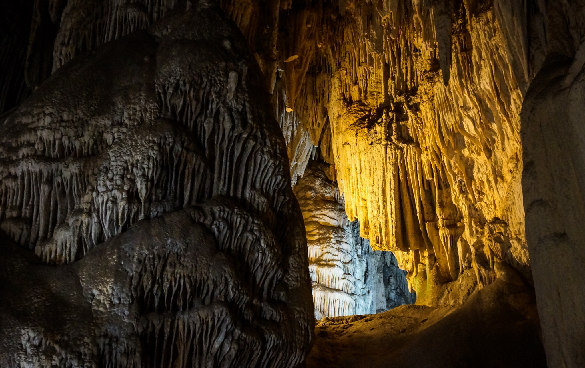 Sony Alpha NEX-7 + Sony E 16-50mm F3.5-5.6 PZ OSS sample photo. Cueva de nerja photography