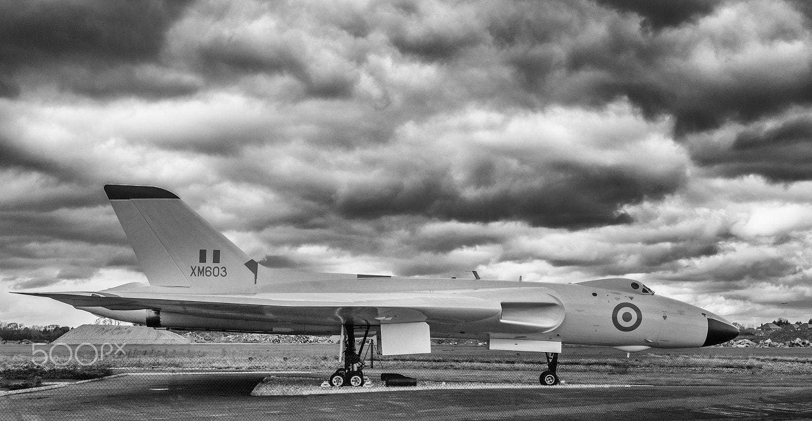 Olympus OM-D E-M5 sample photo. Vulcan bomber, woodford, cheshire photography