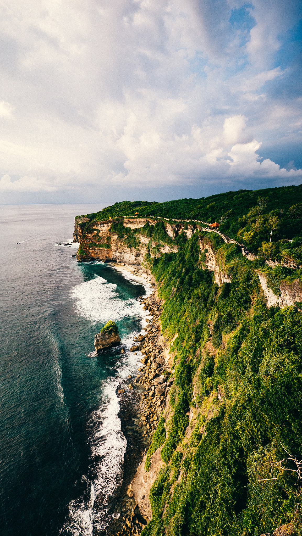 Panasonic Lumix DMC-G6 + Panasonic Lumix G Vario 7-14mm F4 ASPH sample photo. Bali cliffs  photography