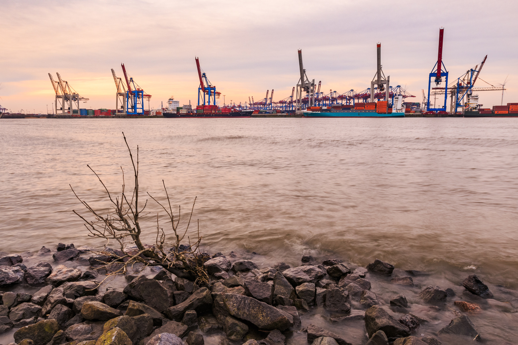 Canon EF 16-35mm F2.8L II USM sample photo. Sunrise at the beach in hamburg photography