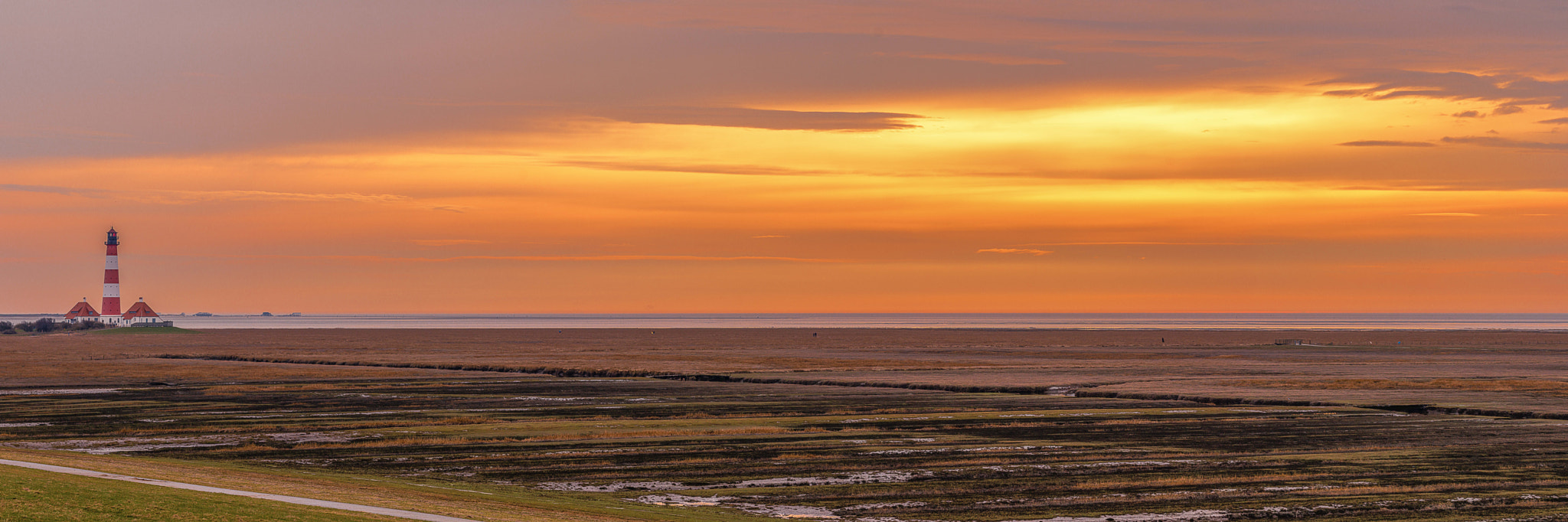 Canon EOS 70D + Tamron SP 35mm F1.8 Di VC USD sample photo. Leuchtturm westerhever sand photography