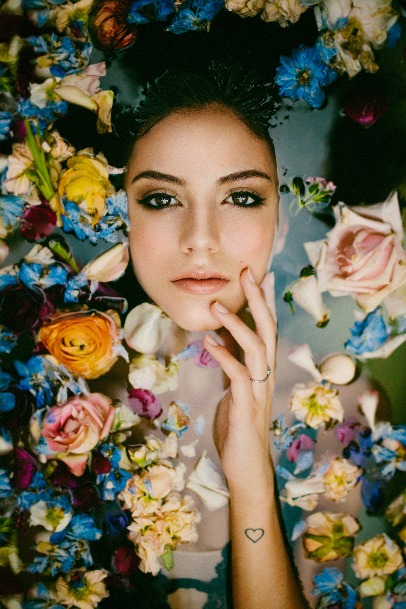 Canon EF 35mm F1.4L USM sample photo. Portrait with flowers photography
