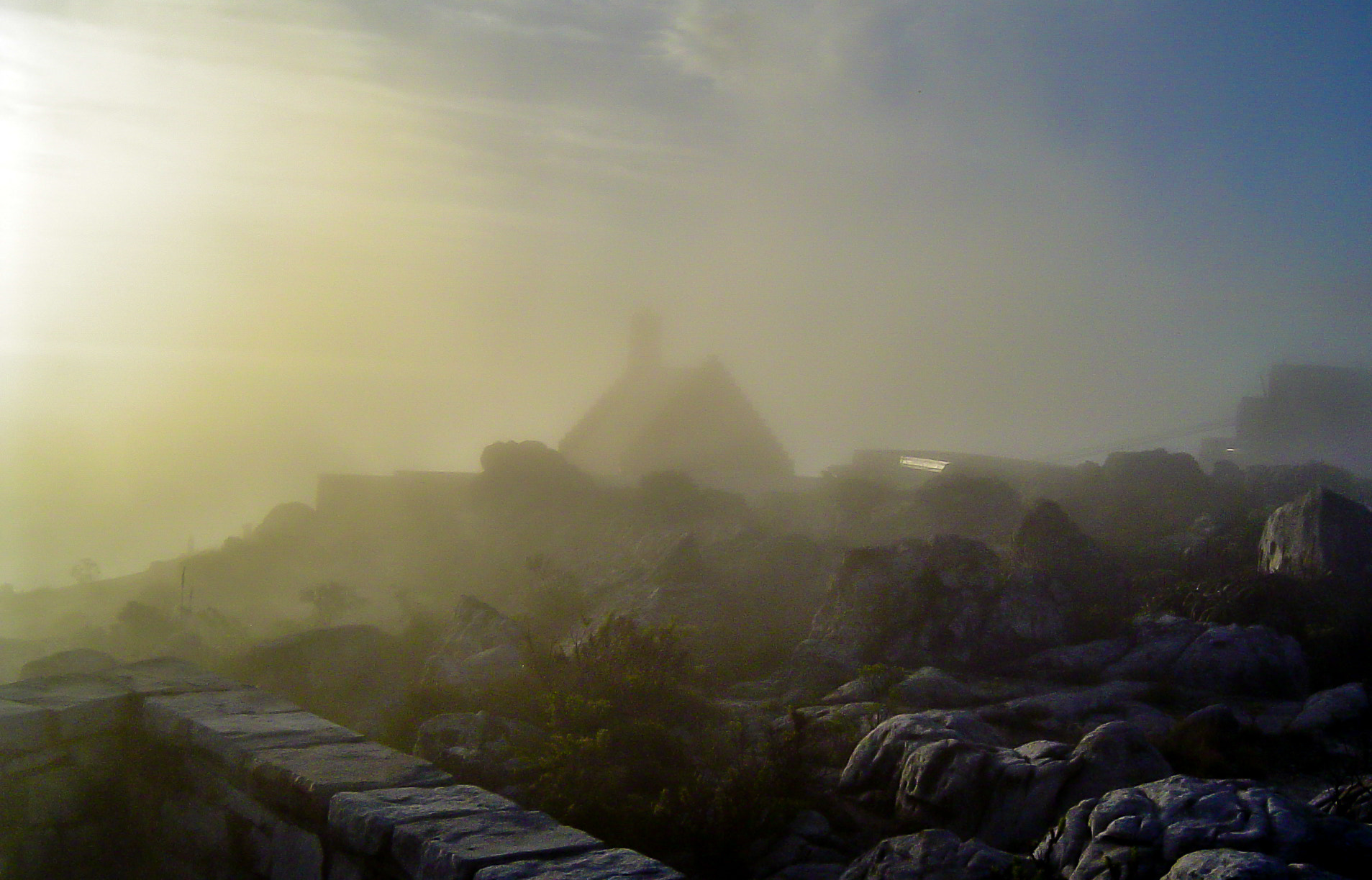 Sony DSC-P8 sample photo. Table mountain in mist photography