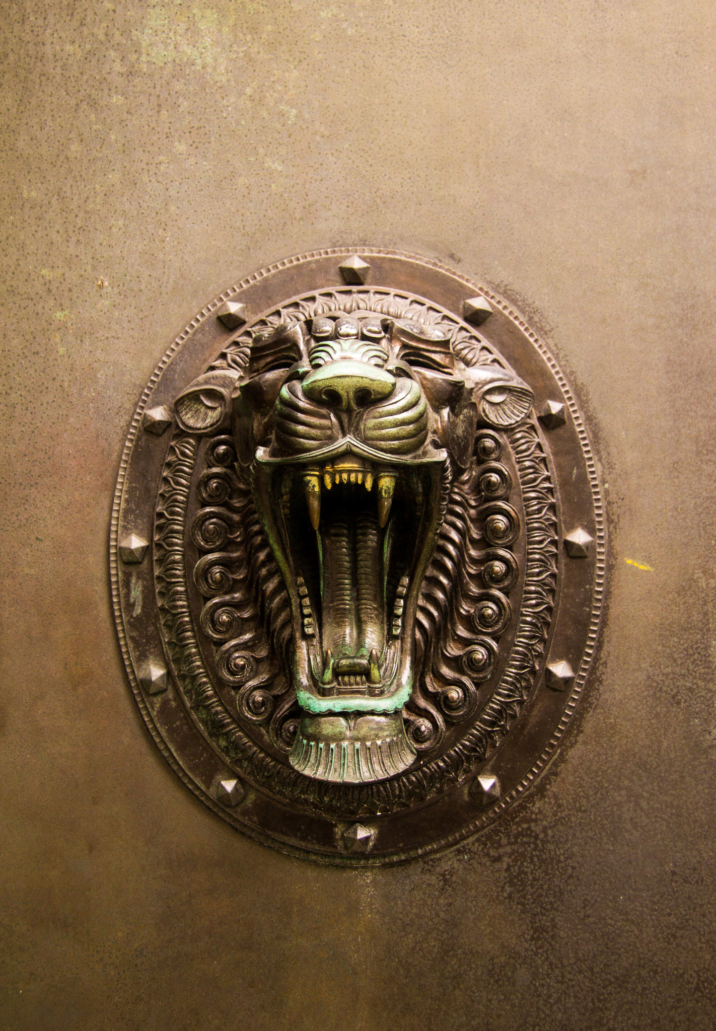Canon EF-S 17-85mm F4-5.6 IS USM sample photo. The lions door photography