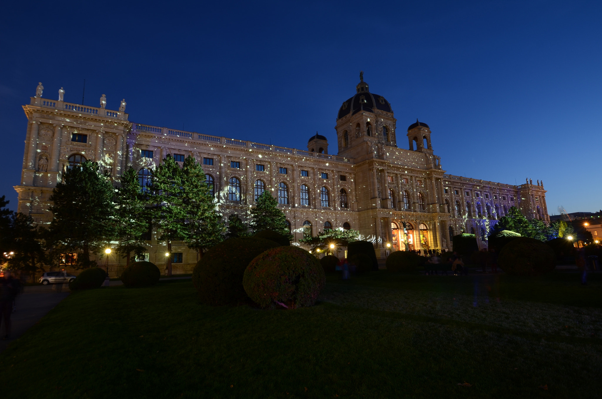 Nikon D7000 + Sigma 10-20mm F3.5 EX DC HSM sample photo. Wien leuchtet photography