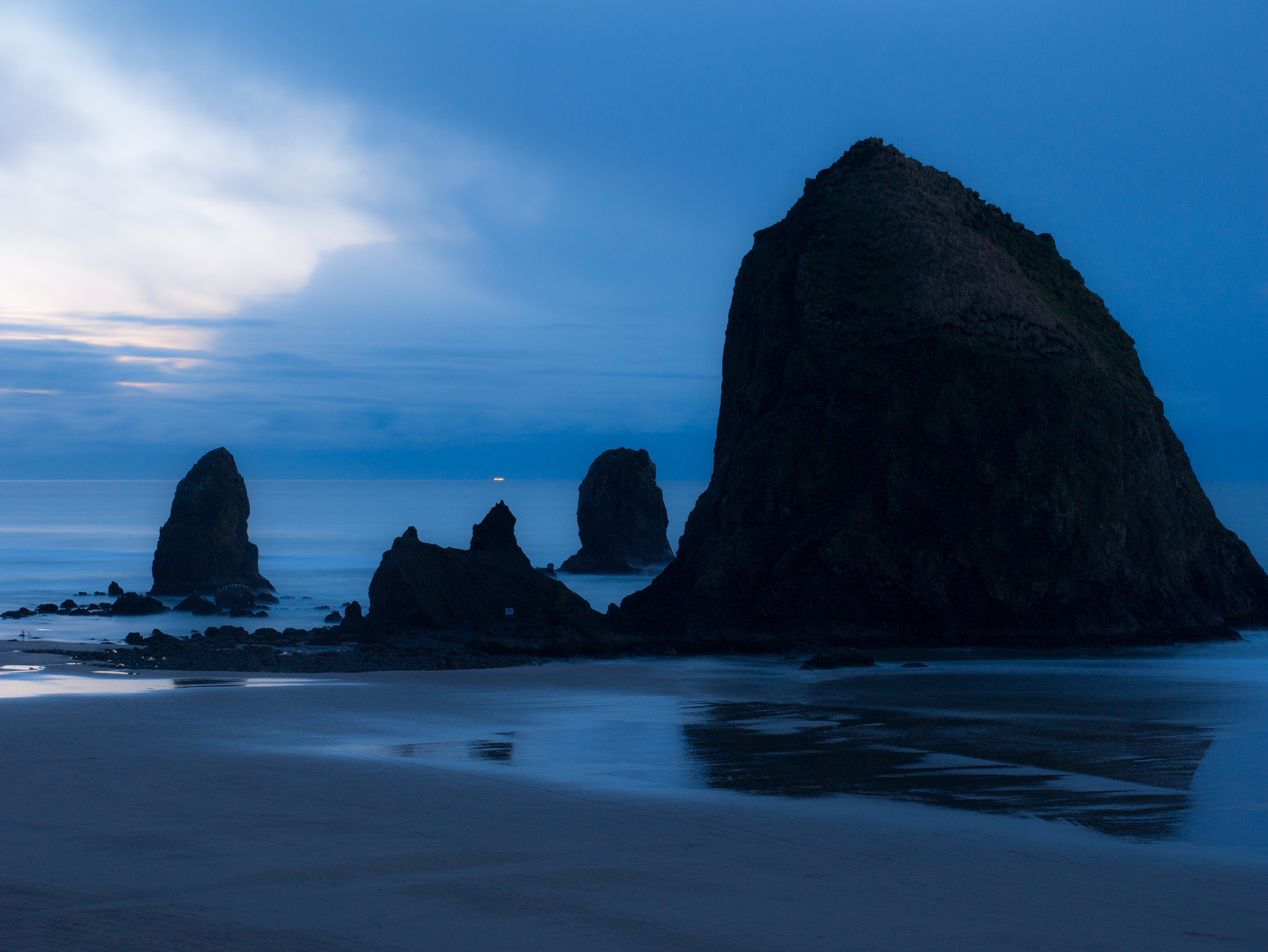 Panasonic Lumix DMC-GX7 sample photo. Haystack rock minutes after sunset photography